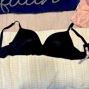 🤑VS incredible padded no wire plunge black 36C bra